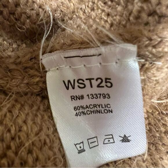 Pol fuzzy tan sweater with side buttons. Size M - Picture 5 of 6